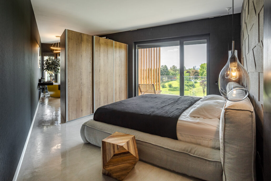 Amenajare dormitor Vladimir Drăghia și Alice Cavaleru – Delta Studio Design - dressing custom made Formmat și pat Fluff Bonaldo (1)